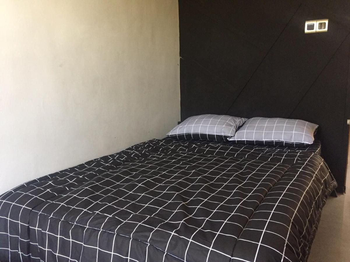 Happy House Bnb Bromo Backpacker プロボリンゴ エクステリア 写真