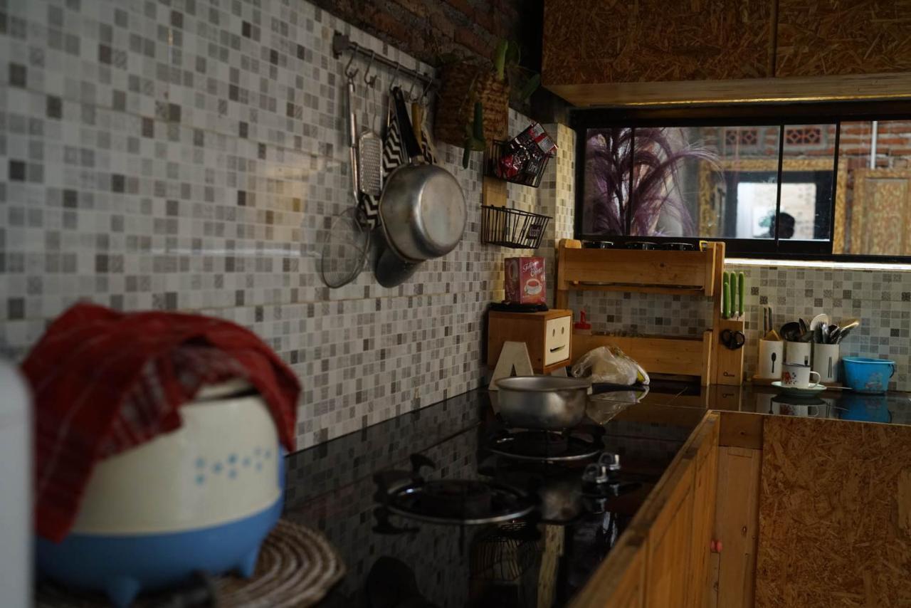 Happy House Bnb Bromo Backpacker プロボリンゴ エクステリア 写真