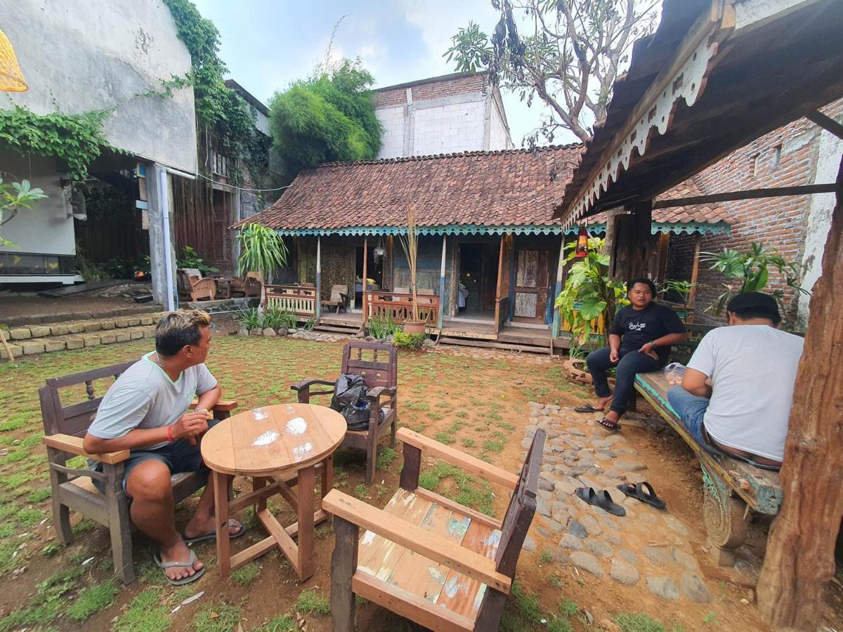 Happy House Bnb Bromo Backpacker プロボリンゴ エクステリア 写真