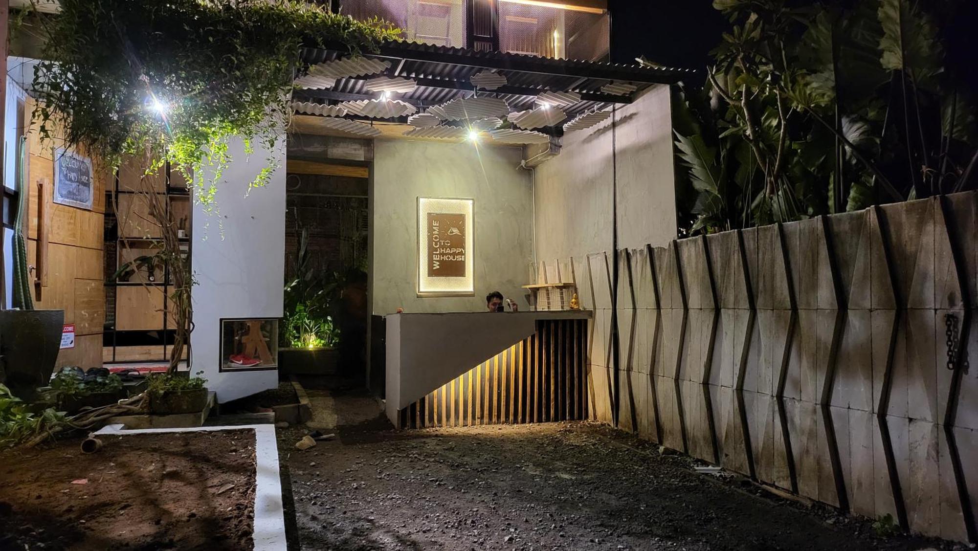 Happy House Bnb Bromo Backpacker プロボリンゴ エクステリア 写真